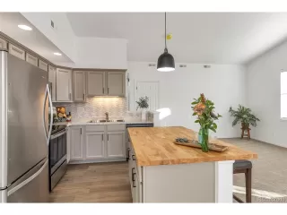 Photo #5: 9388556 Listing