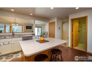 Photo #6: 939643 Listing