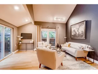 Photo #5: 939929 Listing 