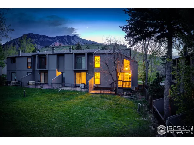 MLS: 939985 Condo For Sale