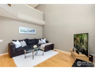 Photo #4: 940000 Listing