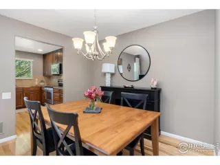 Photo #6: 940000 Listing