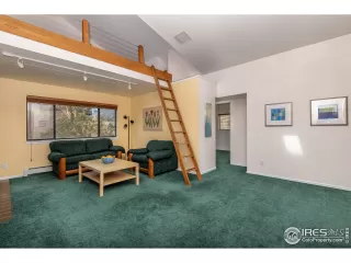 Photo #4: 940095 Listing