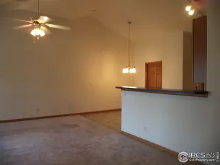 Photo #4: 940143 Listing