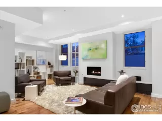 Photo #4: 940157 Listing