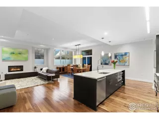 Photo #6: 940157 Listing