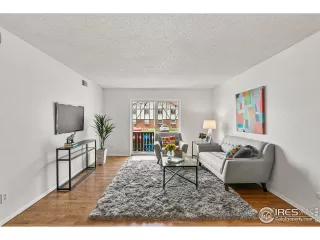 Photo #5: 940160 Listing 