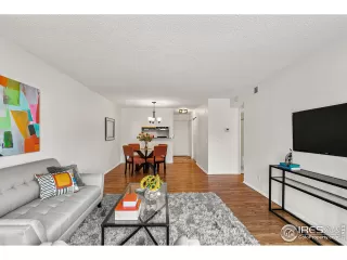 Photo #6: 940160 Listing 