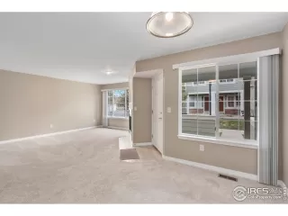 Photo #4: 940294 Listing