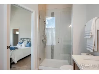 Photo #5: 940404 Listing