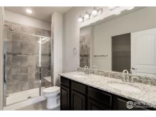 Photo #6: 940418 Listing