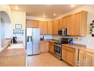 Photo #6: 940423 Listing