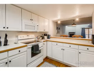 Photo #5: 940623 Listing