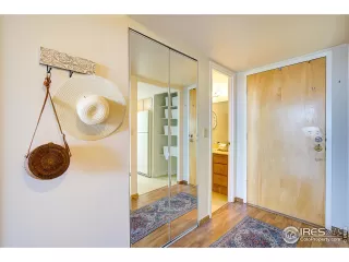 Photo #6: 940639 Listing