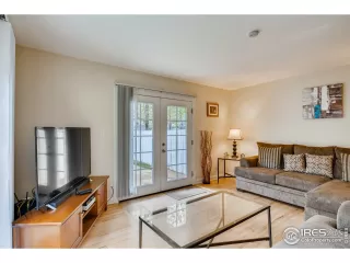 Photo #5: 940802 Listing