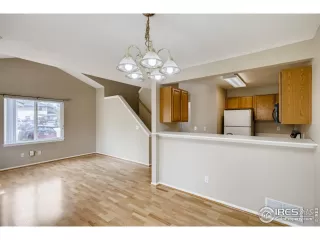 Photo #6: 940841 Listing