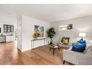 Photo #5: 940859 Listing