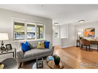 Photo #6: 940859 Listing