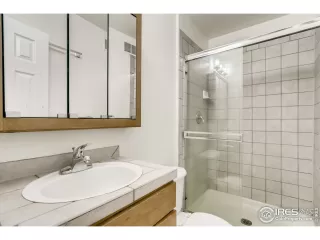 Photo #6: 940933 Listing