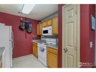 Photo #6: 940951 Listing