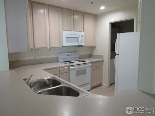 Photo #5: 940983 Listing 