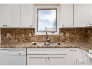 Photo #5: 941028 Listing