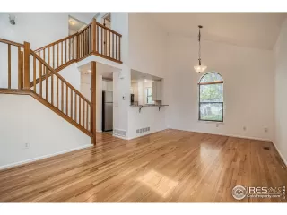 Photo #5: 941132 Listing