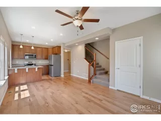 Photo #5: 941919 Listing