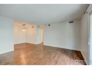 Photo #5: 941941 Listing 