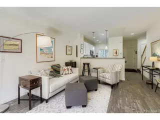 Photo #5: 9421412 Listing