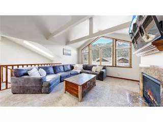 Photo #5: 9422254 Listing