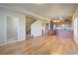 Photo #5: 942345 Listing