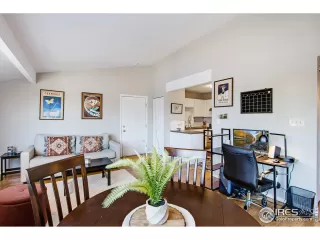 Photo #4: 942383 Listing