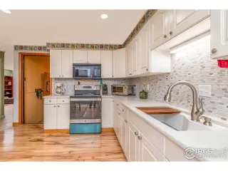 Photo #5: 942701 Listing