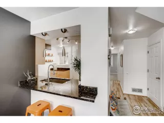 Photo #5: 942751 Listing