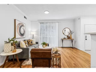 Photo #5: 9430101 Listing