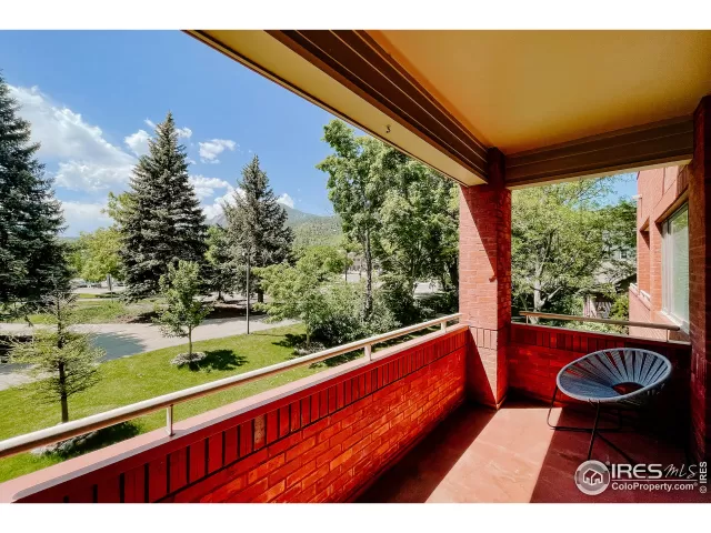 MLS: 943423 Condo For Sale