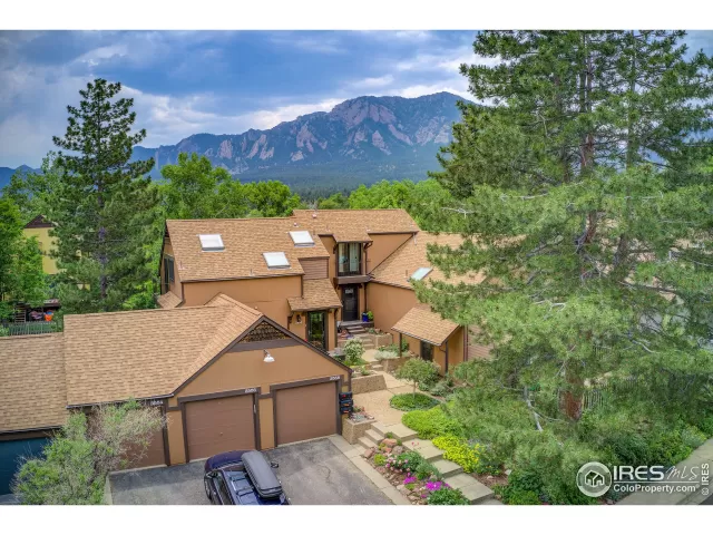 MLS: 943452 Condo For Sale