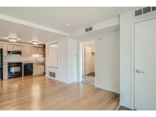 Photo #4: 9436243 Listing