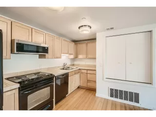 Photo #5: 9436243 Listing