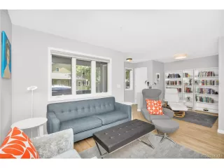 Photo #6: 9436690 Listing