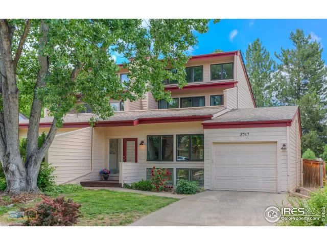 MLS: 943925 Condo For Sale