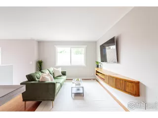 Photo #5: 943987 Listing