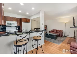 Photo #6: 944118 Listing