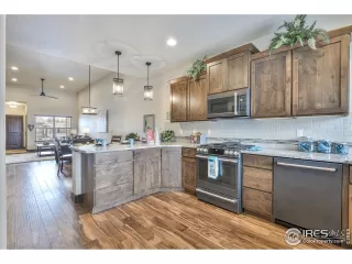 Photo #5: 944350 Listing