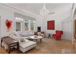 Photo #4: 944757 Listing