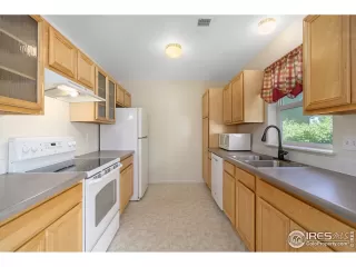 Photo #6: 944944 Listing