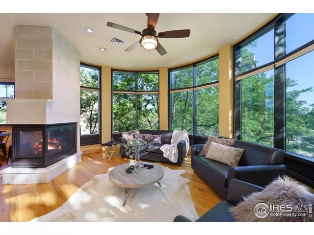 MLS: 945190 Condo For Sale