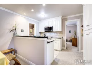 Photo #6: 945241 Listing
