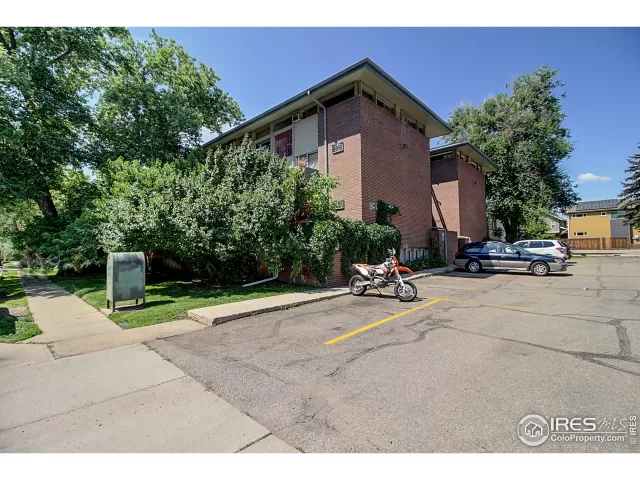 MLS: 945692 Condo For Sale